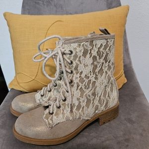 Charles Albert Lace Ankle Boots, Cream Colored with Sparkles, Zip-up, Size 9.5